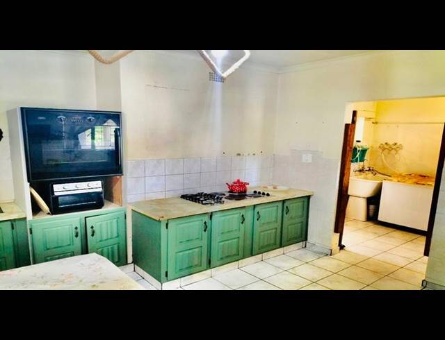 4 BEDROOM HOUSE FOR SALE IN FLORA GARDENS